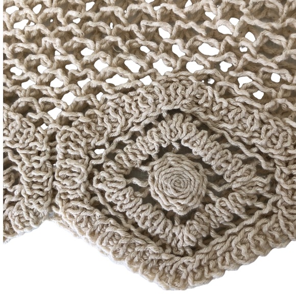 CUPSHE Beach Top Cover Crochet in Natural Colour  and Floral Detail - Picture 3 of 16